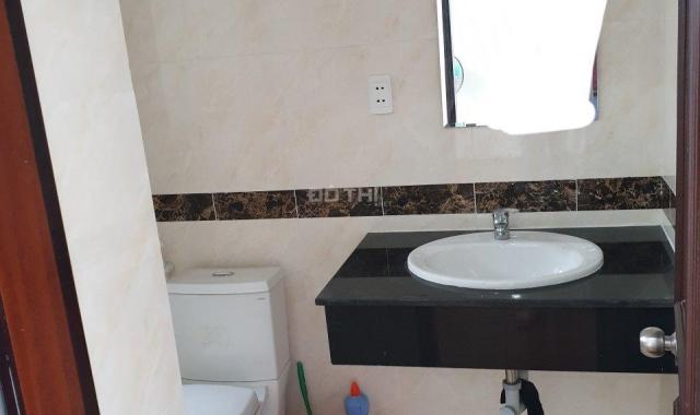 Mình cần bán gấp căn hộ Quốc Cường Giai Việt đường Tạ Quang Bửu, Q.8, diện tích 83m2, 2 phòng ngủ