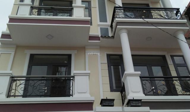 Nhà mới HXH gần Phạm Văn Đồng, DT 4x18m, xây 3 lầu 4PN, 5WC, sổ hồng riêng