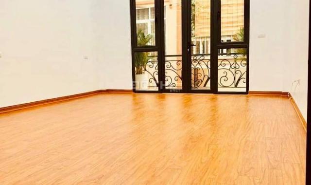 Bán nhà Gia Thụy, 10m ra ôtô tránh, 35m2 - 5T, 3 tỷ. LH 0981092063