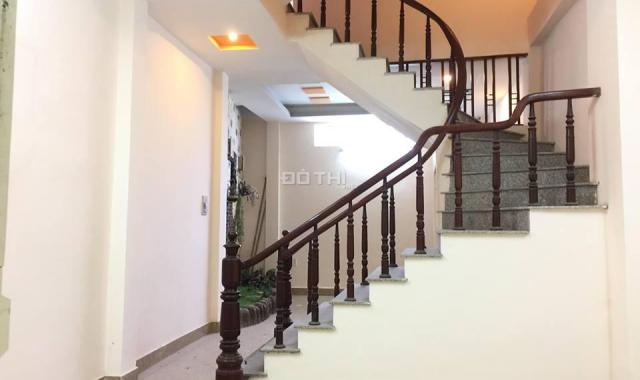 Chính chủ bán nhà Giáp Bát phân lô, ô tô, 2 mặt thoáng 40m2 x 5T, 4.6 tỷ có TL