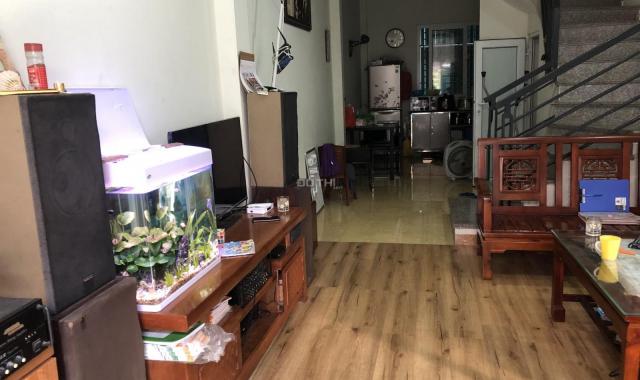 Bán nhà phố Yên Bình, Yên Nghĩa 42m2, 3 tầng, 1.4 tỷ, ô tô đỗ sát nhà, tặng 2 điều hòa, nóng lạnh