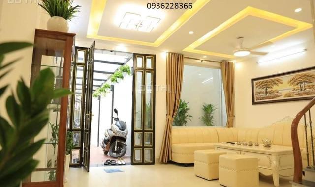 Hơn 8 tỷ có nhà đẹp thang máy ô tô tránh phố Vương Thừa Vũ, 80 m2, 7 tầng. LH: 0889993105