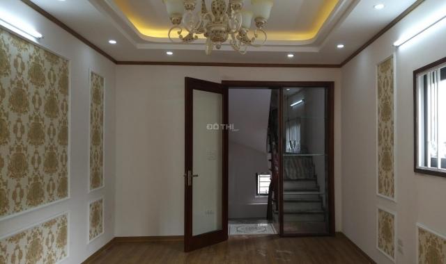 Bán nhà phố 8/3, Quỳnh Mai, Hai Bà Trưng 40m2x5T, giá 4.2 tỷ lô góc 2 mặt thoáng cách mặt phố 10m