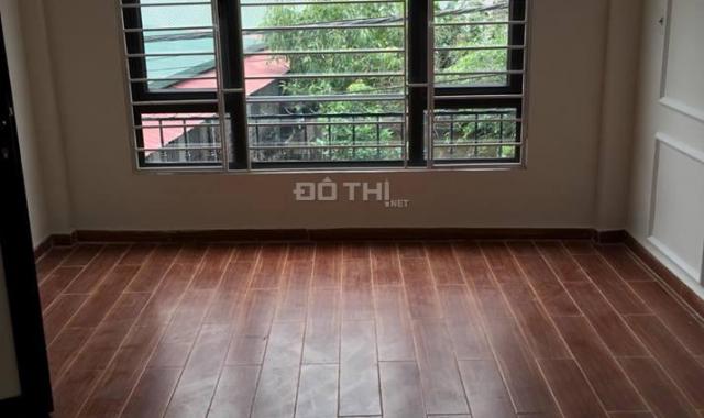 Bán nhà tại tổ 5 Thạch Bàn 30m2 x 4,5T, ngõ 2,1m, giá 1,85 tỷ, 3PN (cạnh chợ Thạch Bàn, Aeon Mall)