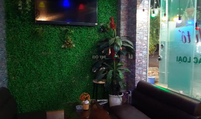 Sang nhượng quán cafe bóng đá karaoke DT 75 m2 ba mặt tiền 4m + 4m + 10m, vỉa hè rộng phố Lê Lai
