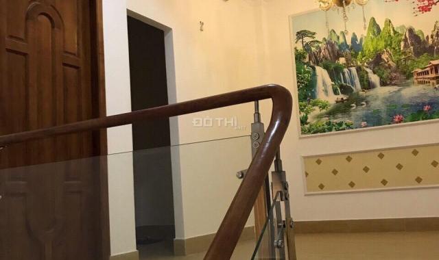 Cần bán nhà đẹp, hiếm DTSD 131,6m2 ở Nguyễn Hữu Lầu, quận 7, full NT, đồ cao cấp. LH 0974362472