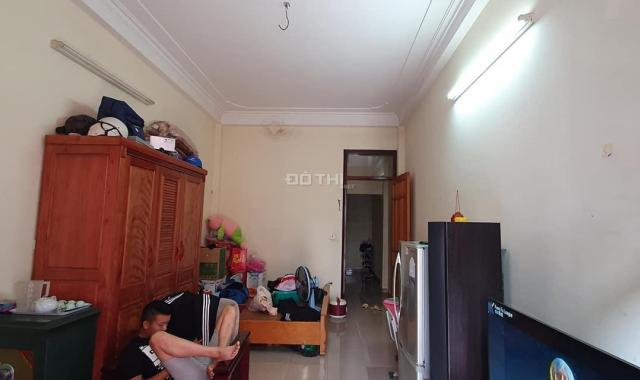 Nhà 4 tầng cực đẹp ngay gần phố, đường trước nhà 10m to 3 ô tô tránh, có vỉa hè, khu kinh doanh tốt