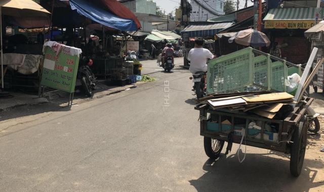 Mặt bằng: Khu sinh viên rất đông qua lại, ngay chợ, sát trường ĐH Công Nghiệp TP