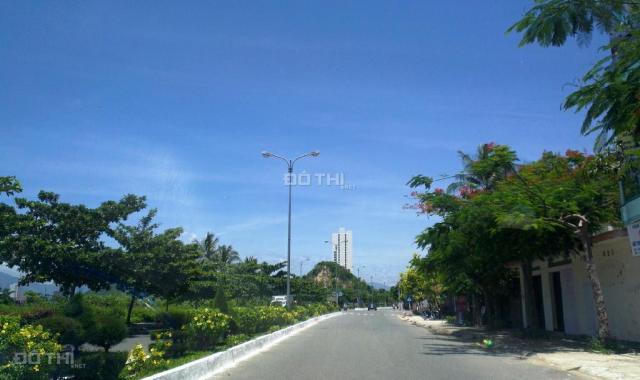 Bán đất thổ cư Nha Trang, đường Phạm Văn Đồng, ngay bờ biển, 75 m2, giá 3.4 tỷ