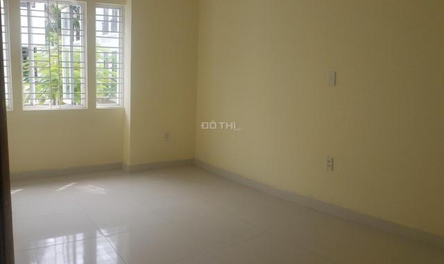 Cho thuê căn hộ tầng 3, giá rẻ, vị trí đẹp tại cc Hoàng Huy. LH: 0976 244 376