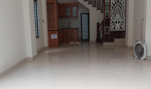 Bán nhà phố Đại Từ, nhà mới ở luôn, 42m2 * 5 tầng, giá 2.9 tỷ. LH 0986920888