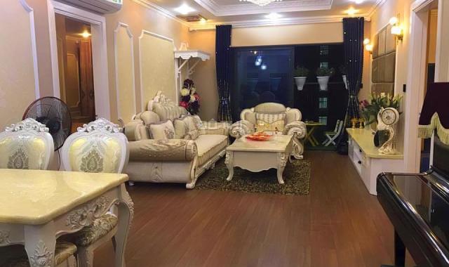 Thuê ở ngay Royal City 3PN full đồ cao cấp view bể bơi xanh mát chỉ 18 tr/tháng, 037.204.2261