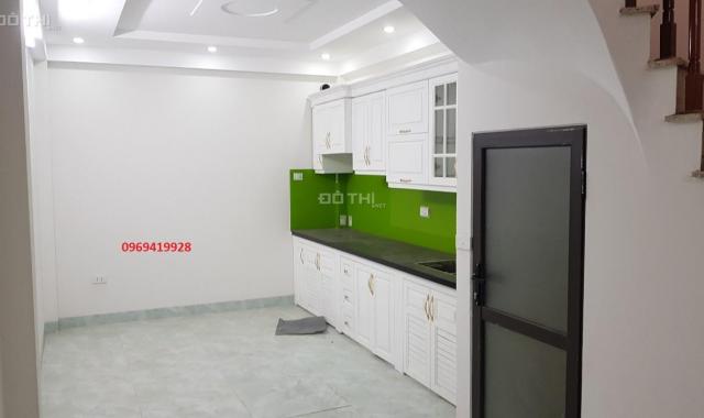 Nhà ngay gần hồ Hữu Hòa, ô tô lùi cửa 4 tầng(33m2), giá 1.63 tỷ (có bớt) 0969419928