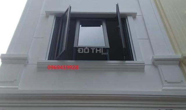 Nhà ngay gần hồ Hữu Hòa, ô tô lùi cửa 4 tầng(33m2), giá 1.63 tỷ (có bớt) 0969419928