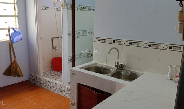 Cho thuê căn hộ lầu 3 70m2 mới sơn sửa có 3PN, 2WC tại 222G Trần Hưng Đạo, P11, Q5