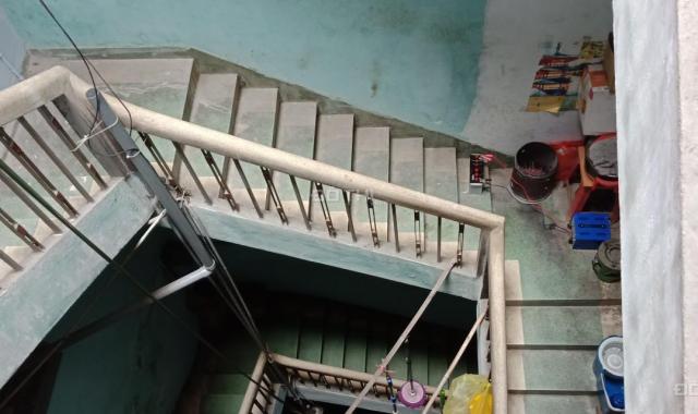 Cho thuê căn hộ lầu 3 70m2 mới sơn sửa có 3PN, 2WC tại 222G Trần Hưng Đạo, P11, Q5