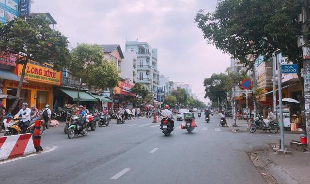 Bán nhà MTKD Nguyễn Sơn, Q. Tân Phú, DT 4.5x20m, cấp 4 vuông vức, vị trí cực đẹp. Giá chỉ 13.5 tỷ