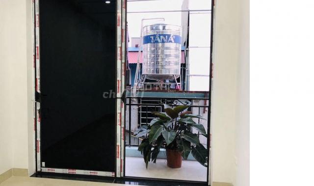 Cho thuê nhà riêng ở 158 Nguyễn Khánh Toàn, 31m2 x 5 tầng ở và làm văn phòng