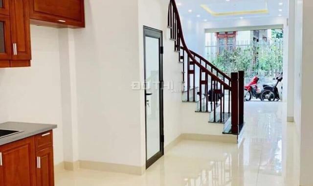 Bán nhà riêng tại Đường Thạch Bàn, Phường Thạch Bàn, Long Biên, Hà Nội, diện tích 43m2, giá 2.4 tỷ