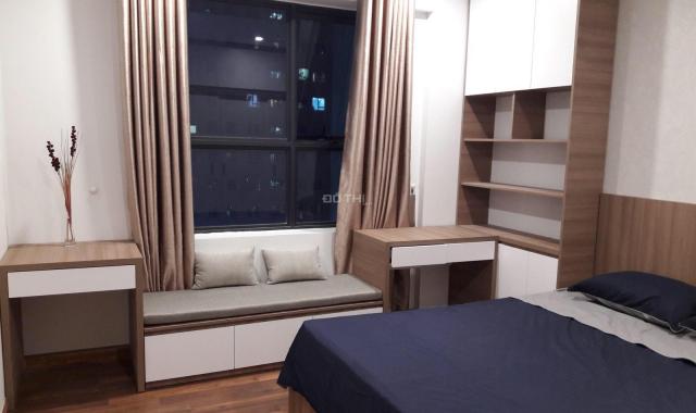 Cho thuê căn hộ 3 PN tại R2 - Goldmark City, full đồ, 17tr/th. LH: 0983511099