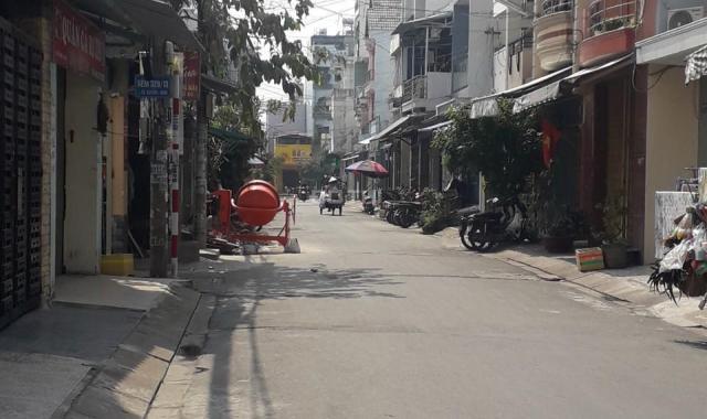 Cần tiền gấp, chủ nhà cắn răng bán rẻ nhà HXT đường Lê Thúc Hoạch, Quận Tân Phú