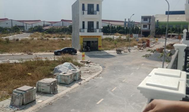 Chính chủ cần bán gấp nhà mới xây 1 trệt, 2 lầu tại TX Thuận An, tỉnh Bình Dương, LH 0834 092 239