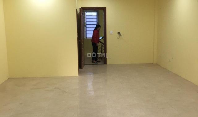 Cho thuê nhà ngõ ô tô đỗ cửa tại Nguyên Hồng. DT: 55 m2 * 5 tầng, thông sàn, MT: 10m