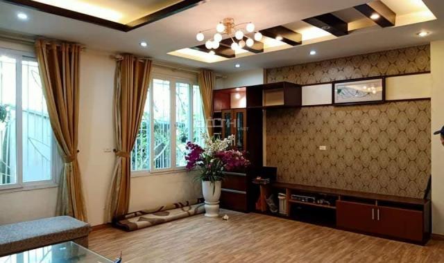 Bán nhà phố Cát Linh, Đống Đa, 65m2, ô tô đỗ cửa, kinh doanh, giá 8.6 tỷ