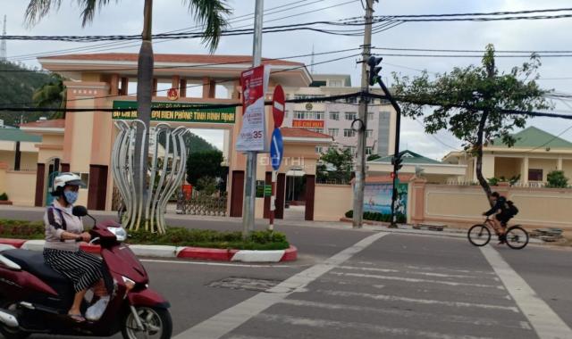 Hàng hiếm duy nhất, dãy nhà phố 1 trệt 1 lầu mặt tiền đường Nguyễn Thái Học, TP. Quy Nhơn