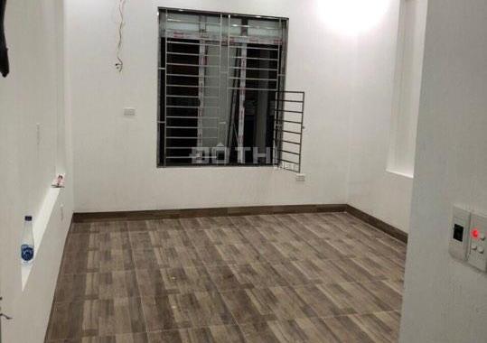 Bán nhà dân xây ở 1 căn riêng lẻ Sài Đồng, 39m2 x 4,5T, ngõ 2,5m, giá 2,56 tỷ (cách ngõ ô tô 50m)