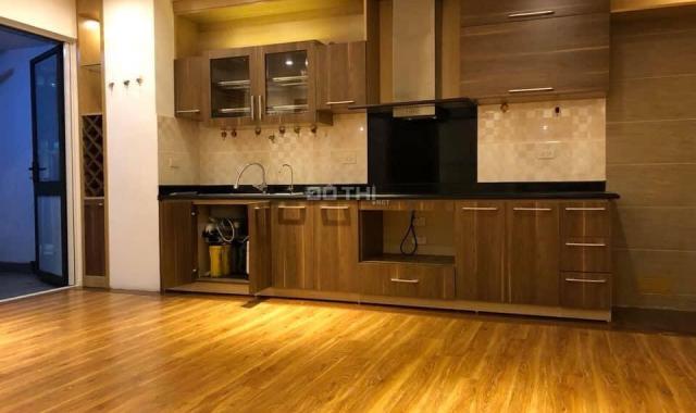 Cho thuê căn hộ 165 Thái Hà 120m2, 3PN sáng, đồ cơ bản, view đẹp, giá 12tr/tháng. LH: 0969576533