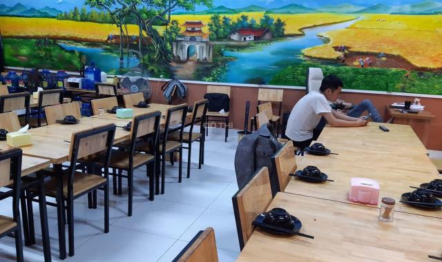 Sang nhượng nhà hàng ẩm thực DT 120 m2, ba mặt tiền 5 m & 6 m & 5 m vỉa hè rộng đường Quang Trung