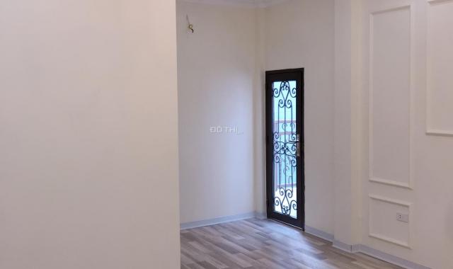 Bán nhà đẹp gần Ngã Tư Sở, 30m2, 5 tầng, SĐCC, giá 2.17 tỷ