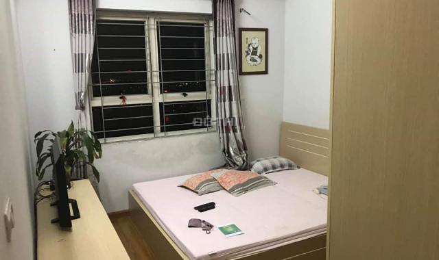 Bán căn chung cư VP3 Linh Đàm có nội thất, 92m2 gồm 3 phòng ngủ, giá 2 tỷ. LH 0963289215