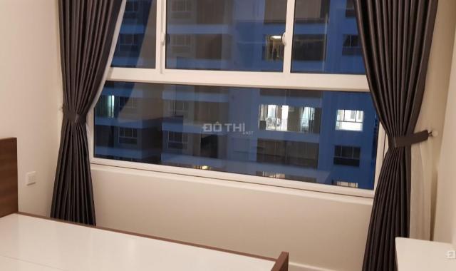 Bán kèm HĐ thuê full nội thất, căn 2 PN, 69m2, tầng trung view hồ bơi tại Golden Mansion, 3.85 tỷ