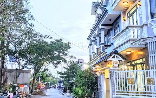 Bán biệt thự phố góc 2 mặt tiền hẻm 8m 2266 Huỳnh Tấn Phát - Nhà Bè - LH: 0908.707.043