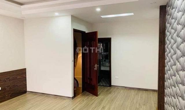 Bán nhà quận Thanh Xuân, ngõ ô tô, lô góc 3 mặt thoáng, 40m2, xây 5 tầng, giá 3,2 tỷ