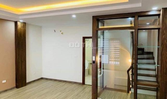 Bán nhà quận Thanh Xuân, ngõ ô tô, lô góc 3 mặt thoáng, 40m2, xây 5 tầng, giá 3,2 tỷ