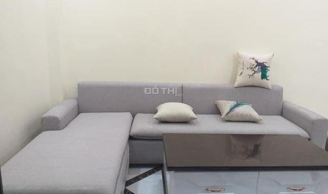 Nhỉnh 2 tỷ, 5 tầng mới ở ngay, 40m2 Trương Định, ngõ thông, thoáng