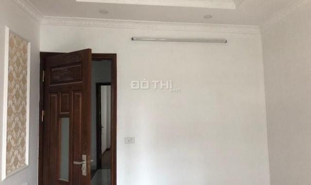 Bán nhà đẹp ngõ 527 Lĩnh Nam Hoàng Mai 32m2x5T, MT rộng, ô tô cách nhà 5m, SĐCC, giá 2,2 tỷ