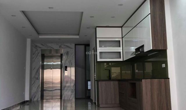 Bán nhà mới về ở luôn phố Yên Lạc, Vĩnh Tuy, HBT 60m2 x 6T, thang máy, ô tô vào nhà, SĐCC, 8.2 tỷ