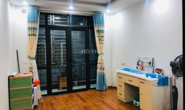 Nhà đẹp ở ngay, phố Yên Bình, 46m2, 4.4 tỷ, tặng toàn bộ nội thất 800 triệu