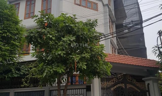Cho thuê nhà riêng Làng Quốc Tế Thăng Long, đường Trần Đăng Ninh. DT 600m2, XD 180m2 x 3T, MT 20m