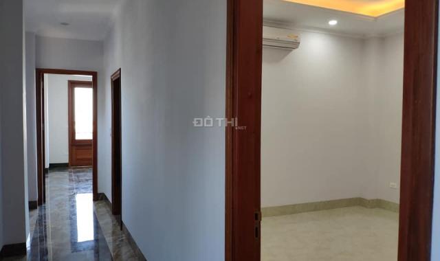 Tòa nhà phố Kim Mã 52m2 x 10T, thang máy, gara ô tô, doanh thu 140tr/th, 16 tỷ