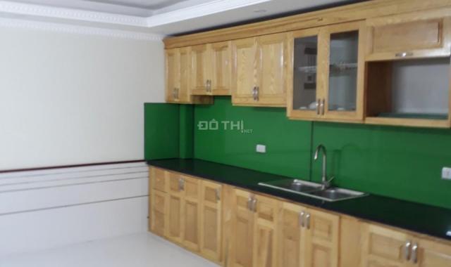 Bán nhà đẹp gần phố Bà Triệu, Hà Đông (5Tx37m2), giao thông thuận tiện, ô tô đỗ gần. 0979070540