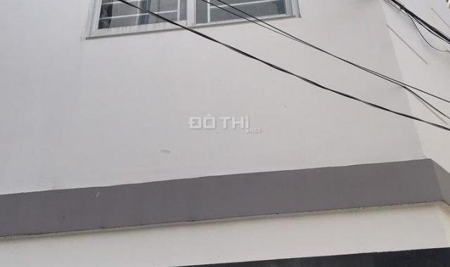 Cho thuê nhà nhỏ mới đẹp 2 lầu có máy lạnh tại hẻm 50 Nguyễn Đình Chiểu, Phú Nhuận. Giá 6tr/th