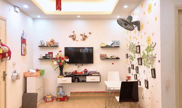 Chính chủ bán căn hộ căn góc tầng 23 tòa HH1 Linh Đàm 2PN, 2WC đủ nội thất giá 950 triệu