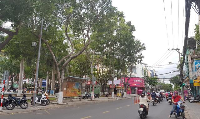 Bán nhà 3 tầng mặt tiền đường Quang Trung, đối diện công viên, vị trí đẹp, giá đầu tư