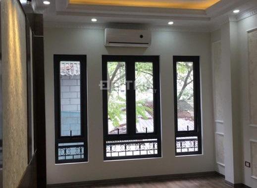 Bán nhà tại Gia Quất, Long Biên, DT 35m2 x 5 tầng, MT 3.8m, giá 2.6 tỷ có gia lộc. LH: 0982503329