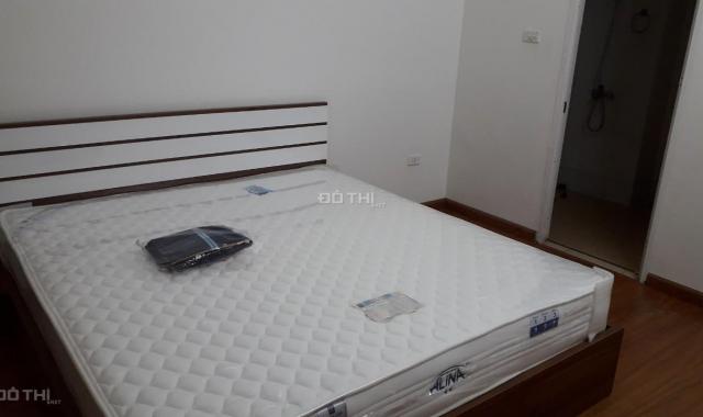 Cần cho thuê căn hộ 137 Nguyễn Ngọc Vũ - Thanh Xuân, 70m2, 2 phòng ngủ, 2WC, giá 10 tr/tháng